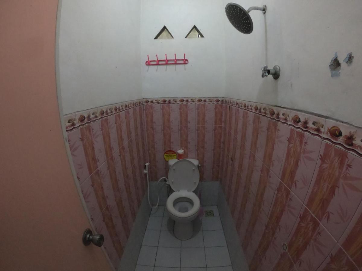 Owl Hostel Karimunjawa Exteriör bild