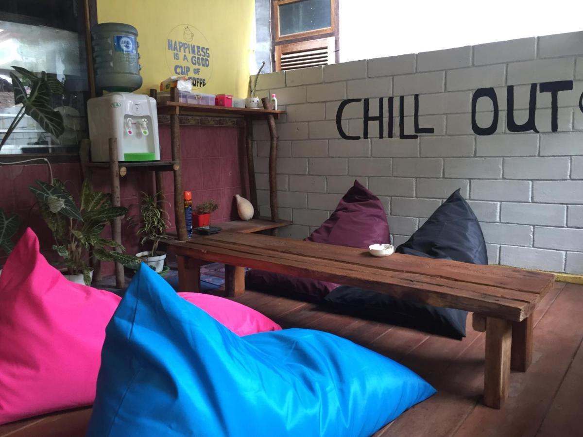 Owl Hostel Karimunjawa Exteriör bild