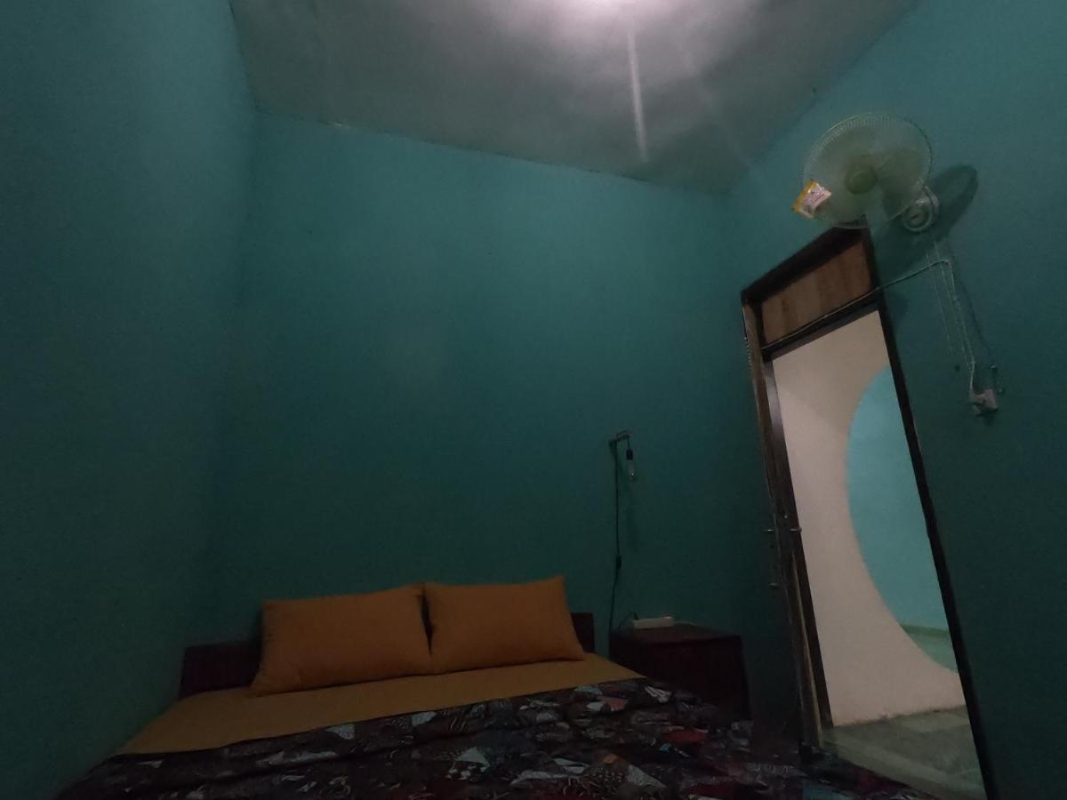 Owl Hostel Karimunjawa Exteriör bild