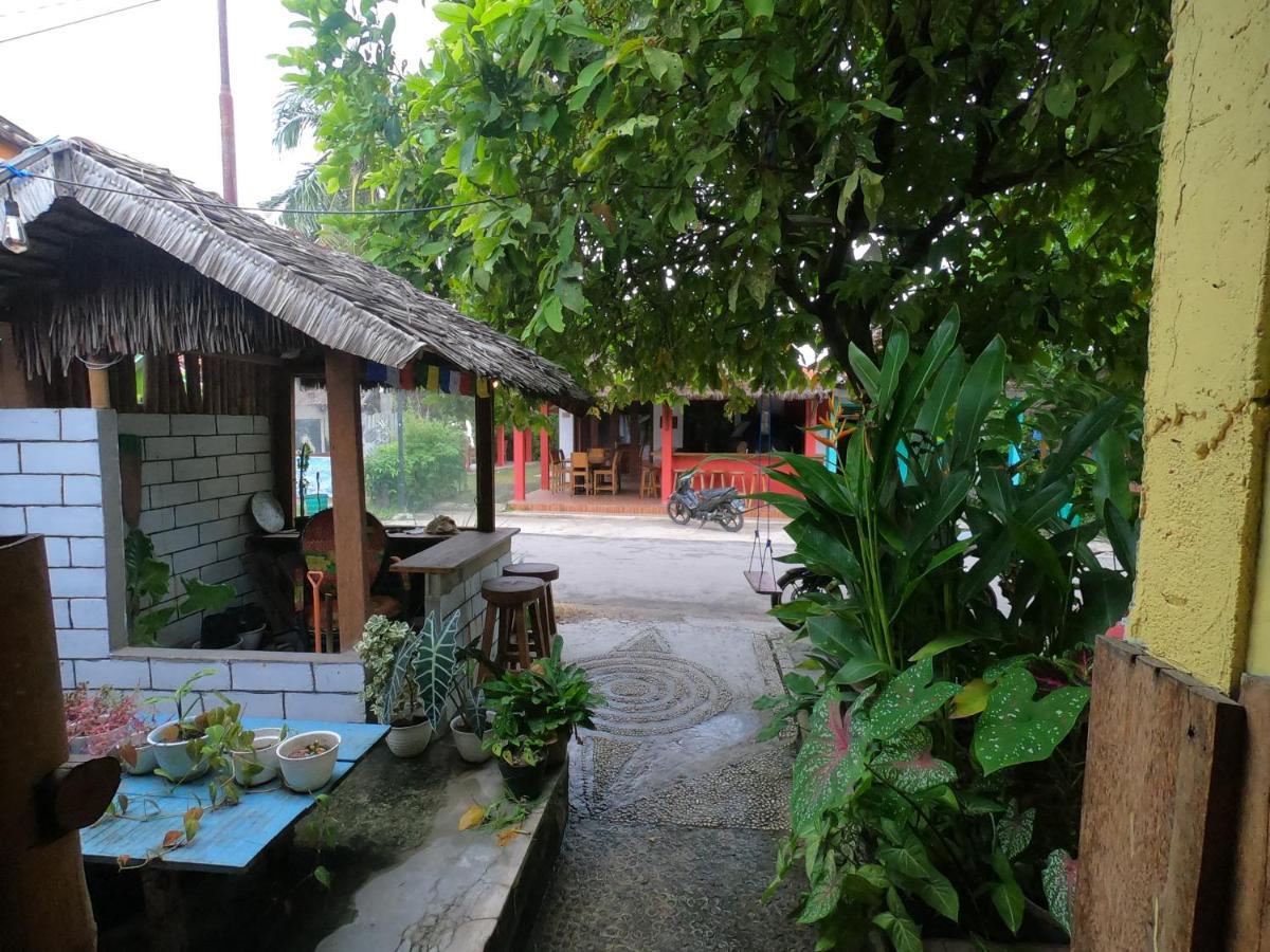 Owl Hostel Karimunjawa Exteriör bild